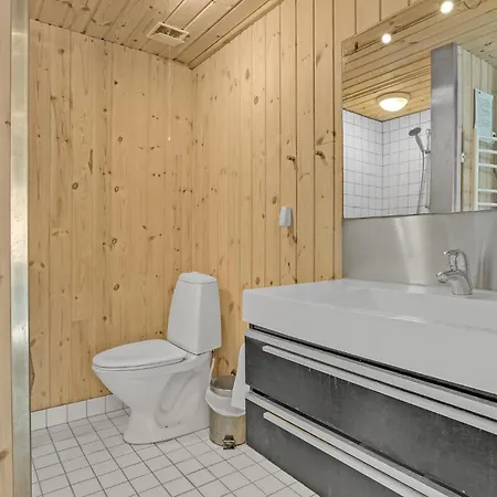 Stunning In Juelsminde With Wifi Holiday home *