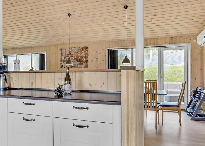 Ferienhaus Stunning In Juelsminde With Wifi