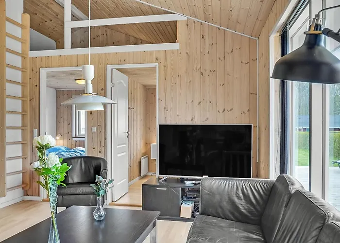 Ferienhaus Stunning In Juelsminde With Wifi